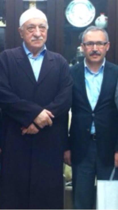 ankara_kusu's tweet photo. Abdülkadir Bey, yanınızdaki arkadaş kim? Neden gitmiştiniz yanına? 😉@abdulkdir_selvi https://t.co/FewqRFtP3h