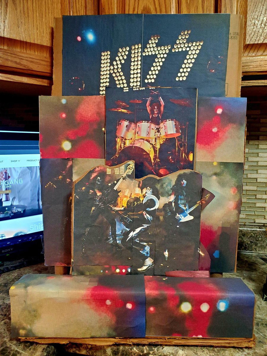 zztop62's tweet photo. @PaulStanleyLive 
My son Finished his 3D KISS ALIVE Art Stand ~ Parenting Done Right ✅️ https://t.co/IKRKktNH0p