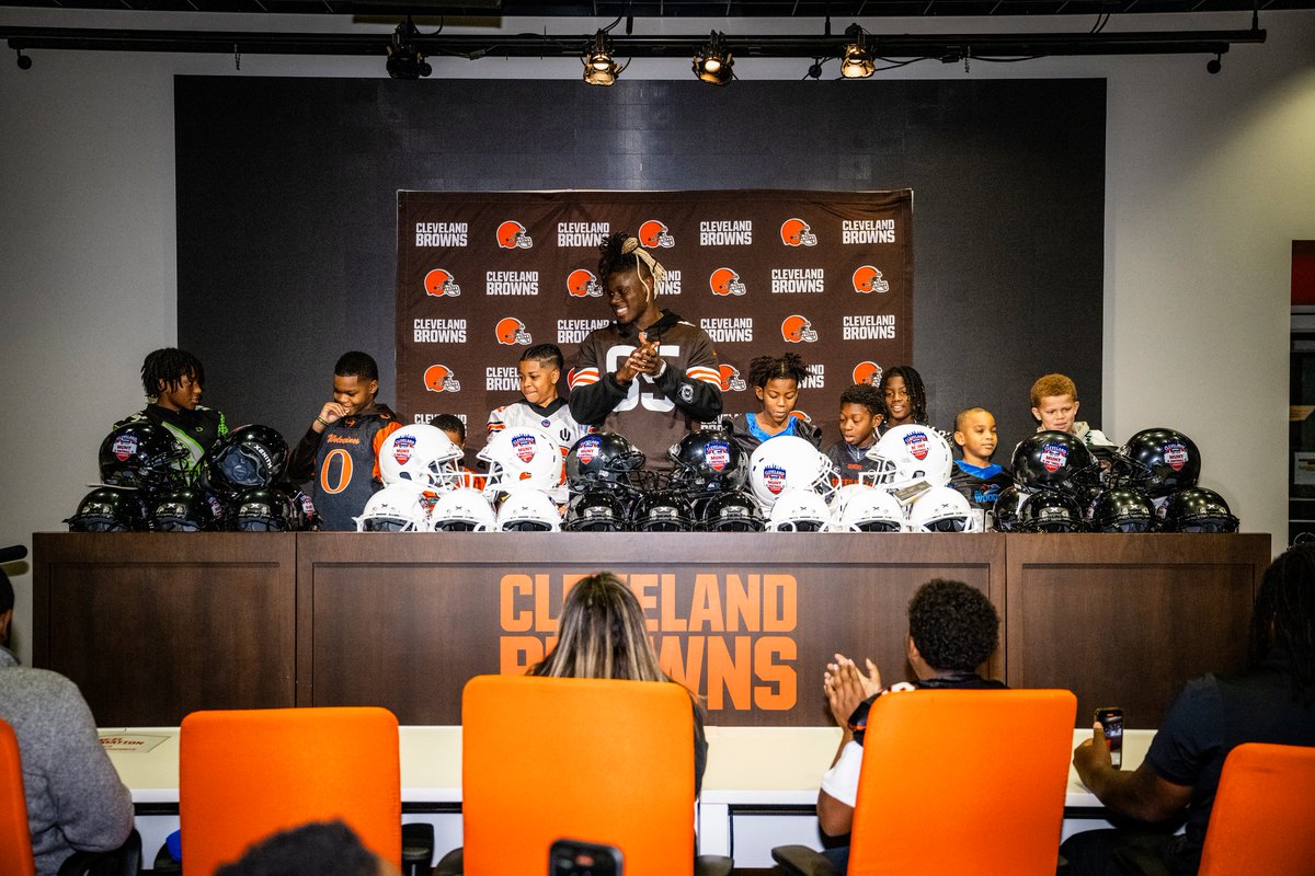 The Cleveland Browns surprised the Cleveland Muny Football League with brand-new Xenith helmets through the Browns’ HELMETS program presented by Meijer and in association with University Hospitals. Read the blog for more details: bit.ly/3TJePJS 👈