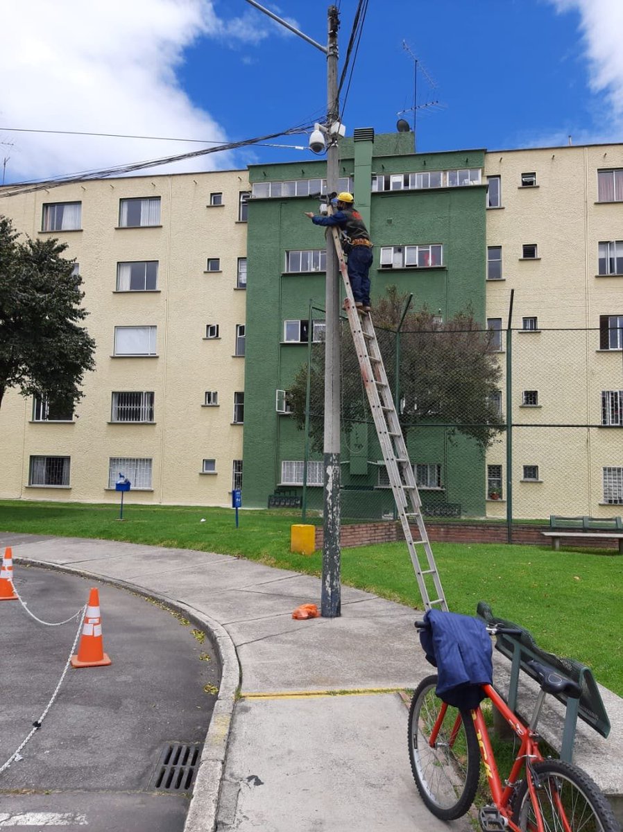 _giraldx's tweet photo. El año pasado fue dificil en terminos economicos para mi papá, entonces vengo por aquí a recomendarles su trabajo si necesitan CCTV (camaras de seguridad), control de acceso, paneles solares, alarmas o en general seguridad electrónica.
¿me ayudan con rt por favor?🥺 https://t.co/Ro66dVcP3H