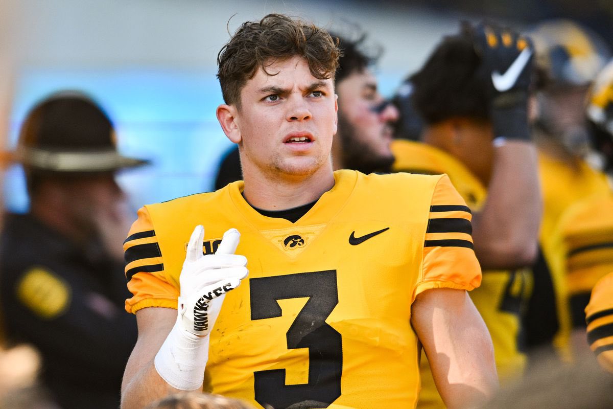 BREAKING: Iowa superstar CORNERBACK Cooper DeJean has declared for the draft. 

DeJean would be the first ever white CB picked in the first round, which he is projected to be.