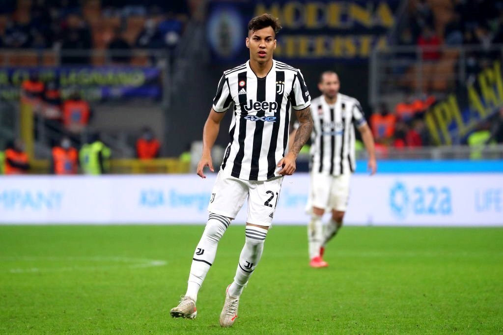XtraBahia's tweet photo. 🚨 EXCLUSIVA FBI 🚨

Apuramos que nesse momento, uma possível vinda de Kaio Jorge, da Juventus🇮🇹, emprestado ao Frosinone🇮🇹, para o Bahia é considerada distante e improvável.

Segundo fontes ligadas à família do jogador, isso se deve ao fato de que ambos (família e jogador) não tem a intenção de sair da Europa nesse momento. Uma possível volta para o Brasil está descartada.