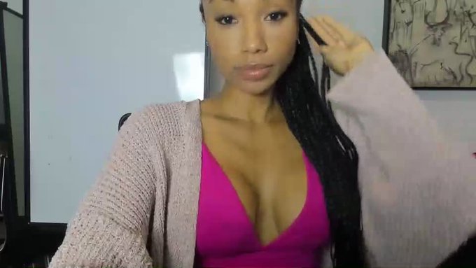 Girlfriend Zoey is live now! https://t.co/vrHn7rU1oq https://t.co/5DZDqVcxOp