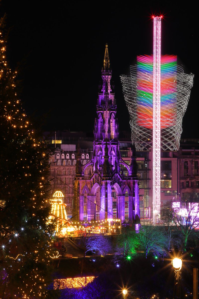 MrGGaw's tweet photo. Another long exposure photo of @Edxmas's Around the World Starflyer next to the Scott Monument in East Princes Street Gardens. #EdXmas #EdinburghChristmas #Edinburgh #Starflyer #LongExposure https://t.co/KJt9ieHwfA