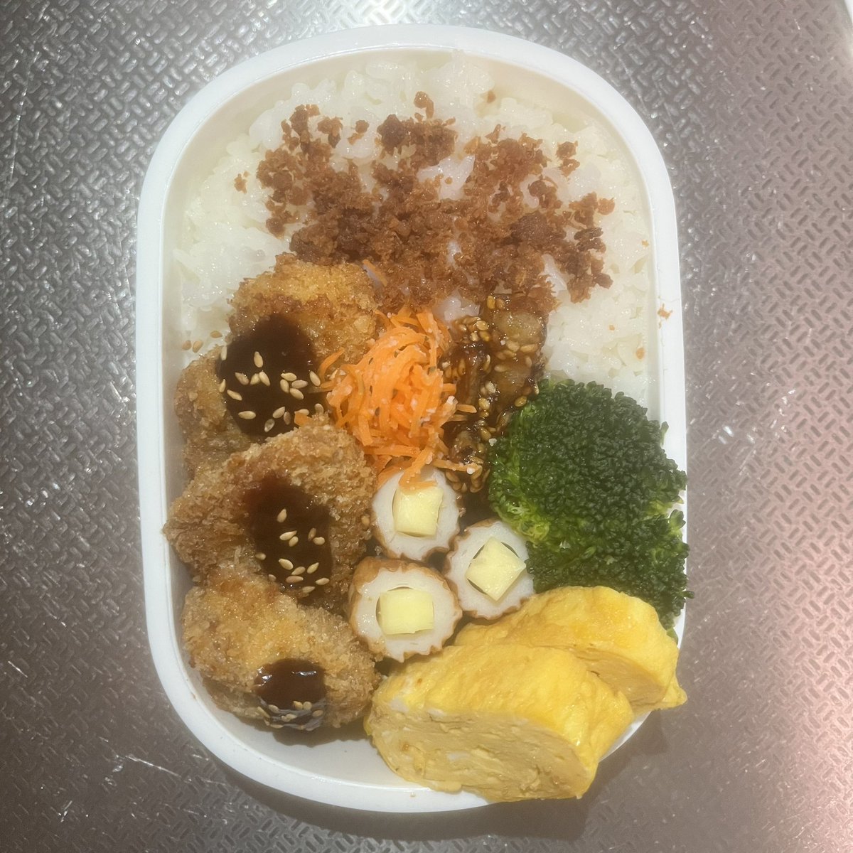 genmaibox's tweet photo. あけましておめでとうございます✨
彼は今日から新しい職場！お互い頑張ろうね
#お弁当記録 https://t.co/CEqtRY4GXx