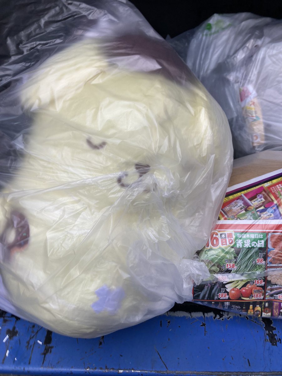 takizawa0914's tweet photo. ちなみにこんな団体がありますよ。おはようございます。ゴミ清掃員の滝沢です。年末と年始はやたらとぬいぐるみのごみが出ます。可燃ごみでも出せますが、もし燃やさずに誰かに使って貰いたいとかの希望があれば、↓を覗いてみるのもいいかもしれません。
https://t.co/KTZ8IjV35J

#ゴミ清掃員の日常 #滝沢の推し活はごみ分別