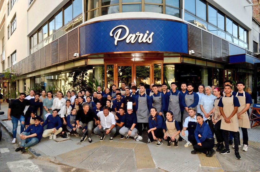 joserarteaga's tweet photo. Reabrió sus puertas la emblemática confitería París.

Asistimos a la inauguración de este tradicional y centenario espacio gastronómico tan representativo para la vida social de los platenses.

Gracias a Carlos y Marcelo Leuzzi, y a Roberto Orazi por invertir en la ciudad y por revalorizar e innovar pero manteniendo la esencia e identidad de este entrañable lugar para #LaPlata.
 
#OrgulloPlatense