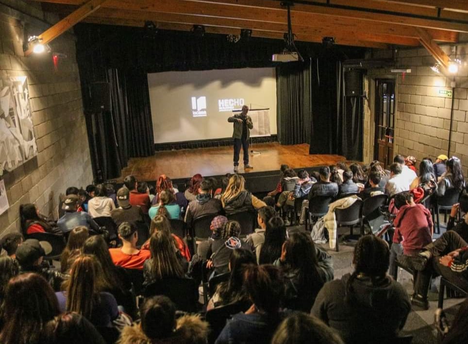 CascallaresPJ's tweet photo. Finalmente los Centros Culturales locales apuntaron hacia los efectos de los más de 300 artículos que, entre otras muchas medidas, modifican o derogan instituciones tan significativas como el Instituto Nacional de Cine o el Fondo Nacional de las Artes. https://t.co/RcJofazdob