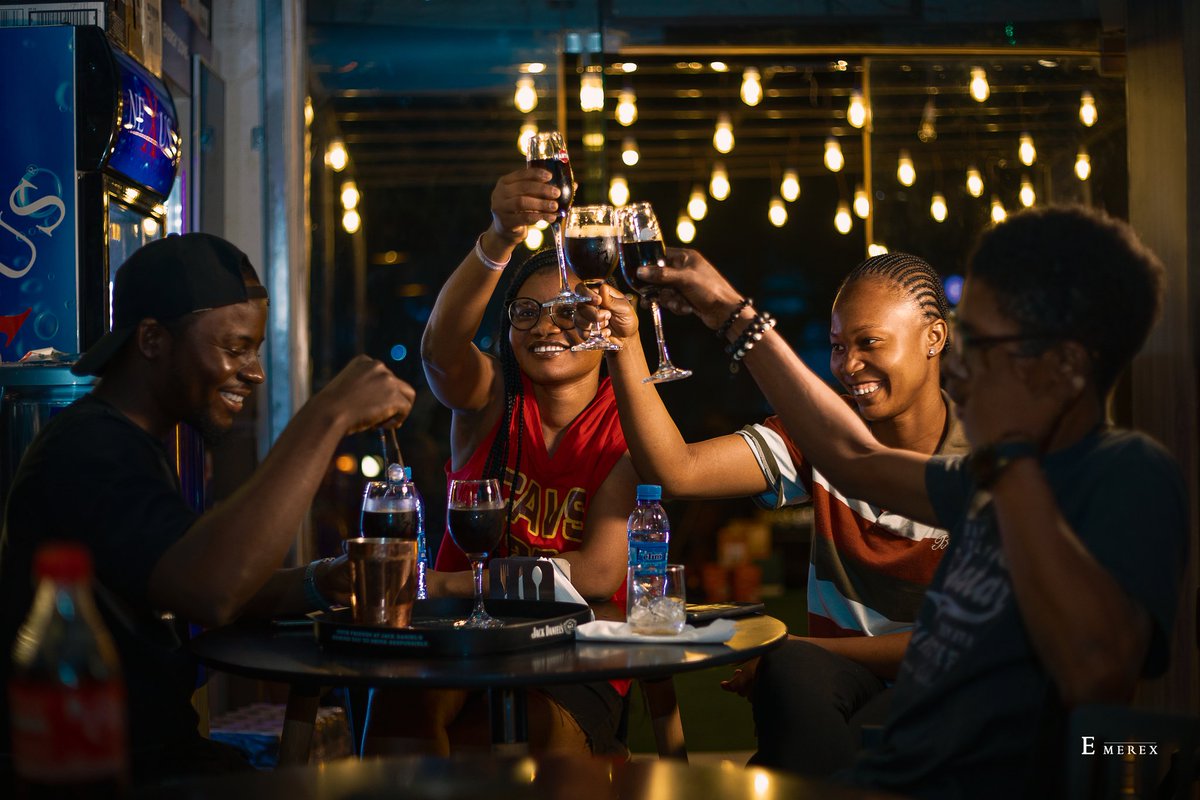 Emerex01's tweet photo. 🥂 Here's to New Begining 2024🚀
📖✍️
The idea was to capture a community feasting and sharing love together. A community built on love 
Grateful to God for the grace and hopeful for the testimony that awaits me 🙏
Am winning this year, Globally 

#Emerex  #cocacola https://t.co/AaKtNGc7qo