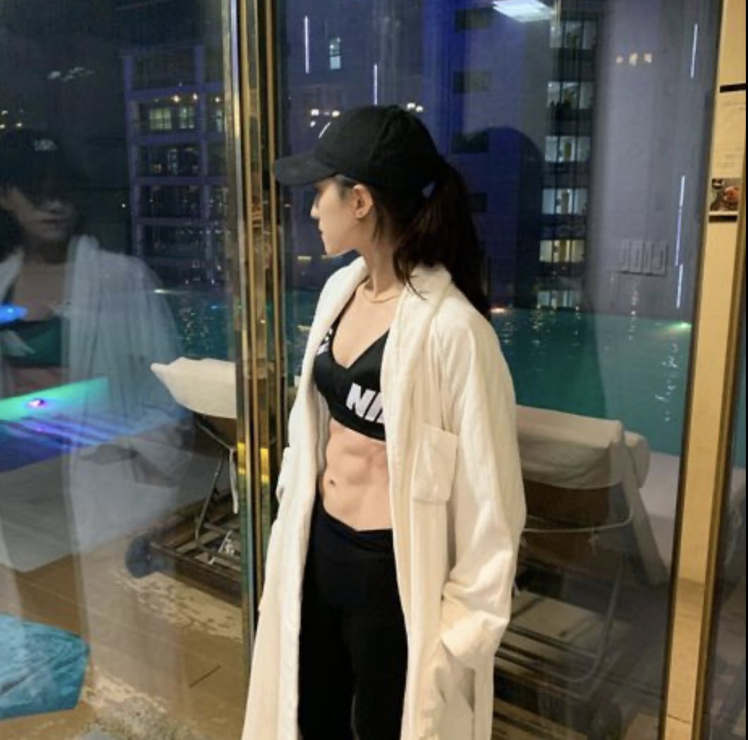 P0Cxc's tweet photo. 〜バキバキシリーズ③〜
これもまたやばい！！

#腹筋女子　＃筋肉女子　#腹筋バキバキ 

10いいねで次もやります https://t.co/vfzqWIeXaR