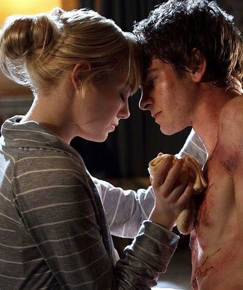 hourlyagarfield's tweet photo. peter parker and gwen stacy. https://t.co/WiqtAntkju