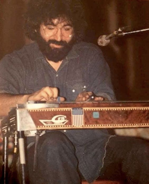 Jimi_Stella's tweet photo. In the timbers of Fennario, the wolves are running round
The winter was so hard and cold, froze ten feet 'neath the ground
Don't murder me, I beg of you, don't murder me
Please, don't murder me
#DeadHeadLife https://t.co/aSG93hIzGT
