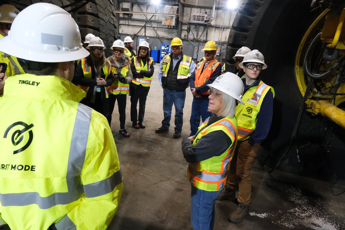 PattyMurray's tweet photo. I visited @FirstModeHQ in Centralia to learn about their innovative work decarbonizing heavy industry by converting existing mining haul trucks into low carbon and zero-emissions vehicles.

This work is so important as we all work to transition to a clean energy economy. https://t.co/Nj47ttlz8R