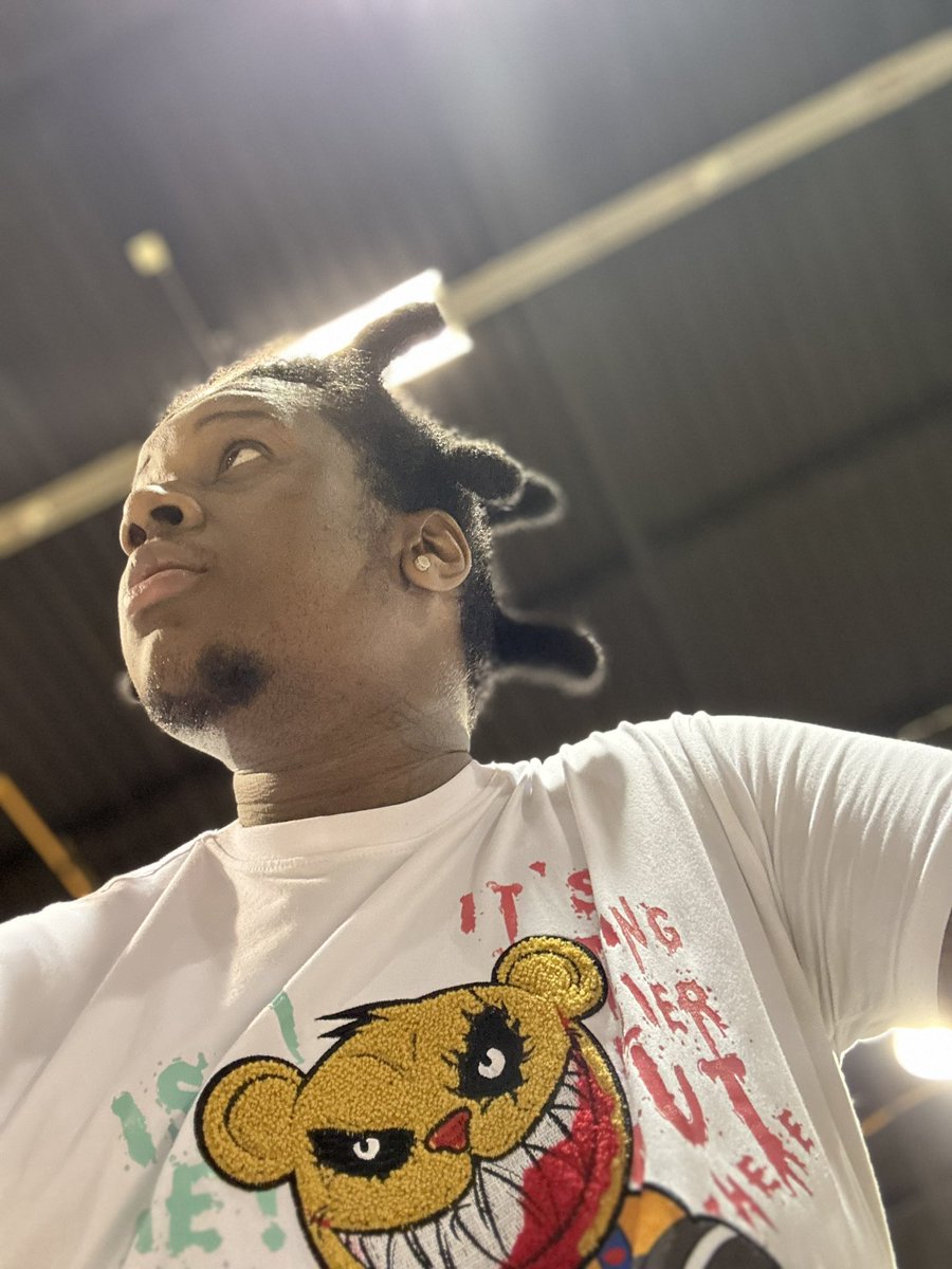 SqueezeMode's tweet image. Folding under pressure is a weakness.
Remaining calm, with no worries under pressure is god prepping you for a gain 💪🏽 believe and speak it into existence. Dont let them see you crumble😇