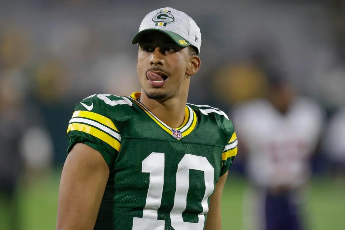 MLFootball's tweet photo. INSANE: Jordan Love needs two TD passes vs the Bears to reach 32. This would be a franchise for record for the Browns, Bears, Jets &amp; Commanders. 

However, it'll be the 13th time in the past 30 years a Packers QB has done it. 

(Via @TimBackes) https://t.co/uTtqp2qrTt