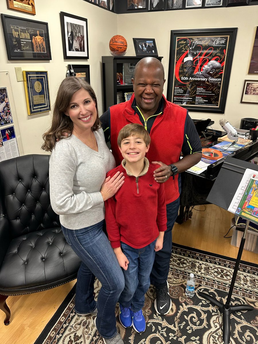 MJuricaCBS47's tweet image. When your life has come full circle and John gets blessed with a voice lesson by not only an incomparable teacher, but a wonderful friend and mentor! We love you Dr. M! #voicelesson #UK #DrMcCorvey #theappledoesntfallfarfromthetree @universityofky