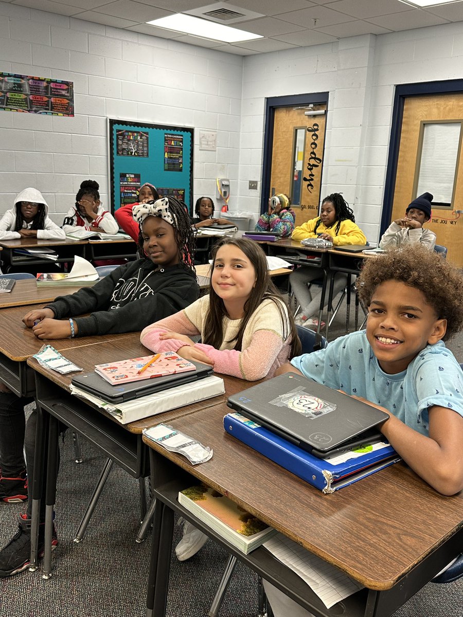 oakcresteagles's tweet photo. Welcome back to school, everyone!  

It was great to see students back on campus today and starting out the new semester strong. 💪💪💪 

We are going to soar in 2️⃣0️⃣2️⃣4️⃣! 

#onlythebestatoakcrest https://t.co/Wr8OyBiHyA