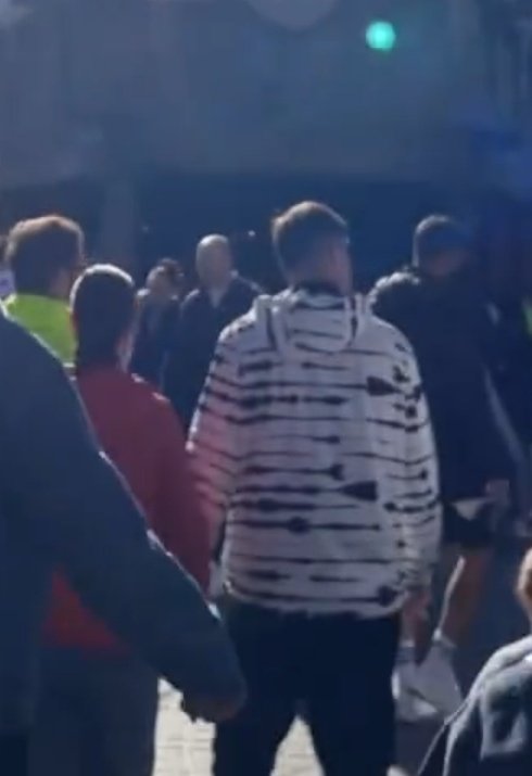 Eles de mãozinhas dadas, não acostumei ainda 🥹