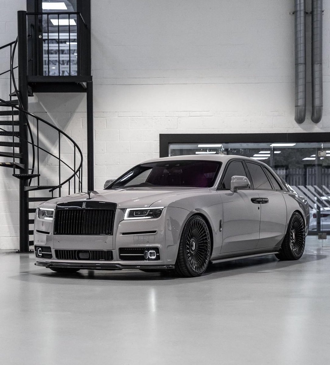 LuxuryCars365's tweet photo. Rolls Royce Ghost ☁️ https://t.co/0LzrTIcdi3
