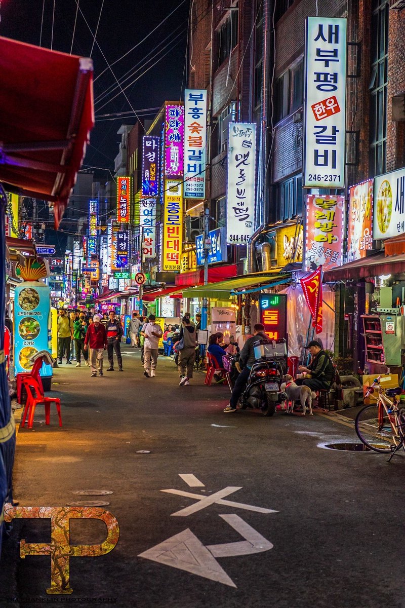 City streets and urban rhythms.
#Timfranklinphotography #busan #southkorea #nightlife #trekking #blackartist #apple #microsoft #attacktheshot #worldmastershotz #iphone12 #travelawesome #fantastic_earth #traveladdict  #thecreatorclass #visualsoflife #traveldeeper #expatlife