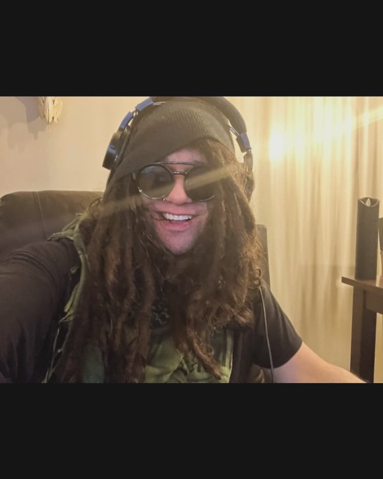 G_Babe666's tweet photo. Leveling up my gaming skills with a side of good vibes 😎🕹️

#gamerlife #dreadlockgamer #sunglasseslover #levelup #chillgaming #cutegamer #dreadlocks #gamingselfie #gamingcommunity #techstyle https://t.co/rtuZVEofBD