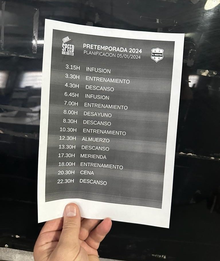 AtaqueFutbolero's tweet photo. 😳🇦🇷 Atención a la pretemporada de Riestra, de cara a su debut en Primera:

Arranca a las 3 DE LA MAÑANA (!), tiene hasta 4 turnos de ENTRENAMIENTO y termina recién a las 22:30hs.

Una locura. 🥵 https://t.co/UH0s2IoblZ