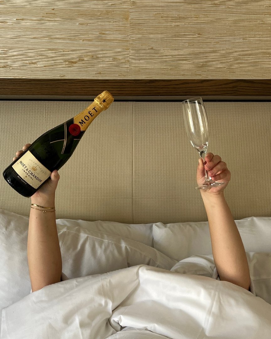 The London WeHo (@thelondonweho) on Twitter photo Savor the moment with a glass of champagne in bed 🥂
A perfect blend of comfort and luxury awaits: bit.ly/46rJ62q Savor the moment with a glass of champagne in bed 🥂
A perfect blend of comfort and luxury awaits: bit.ly/46rJ62q