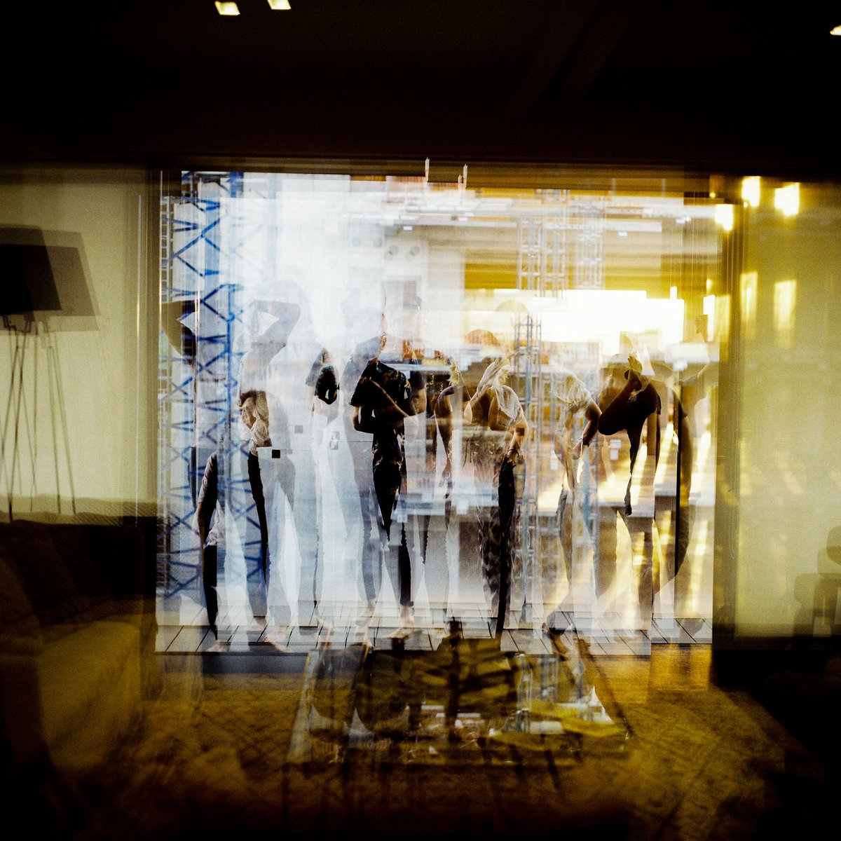 PeninsulaSound's tweet image. Punto de Encuentro: un espacio para la creatividad 🌿 Nos embarcamos en la aventura de llegar al estudio sin ningún plan o estilo preconcebido, con la mera intención de documentar momentos de creatividad juntos. 
📸 Foto @marioriveratoscano
#PuntoDeEncuentro