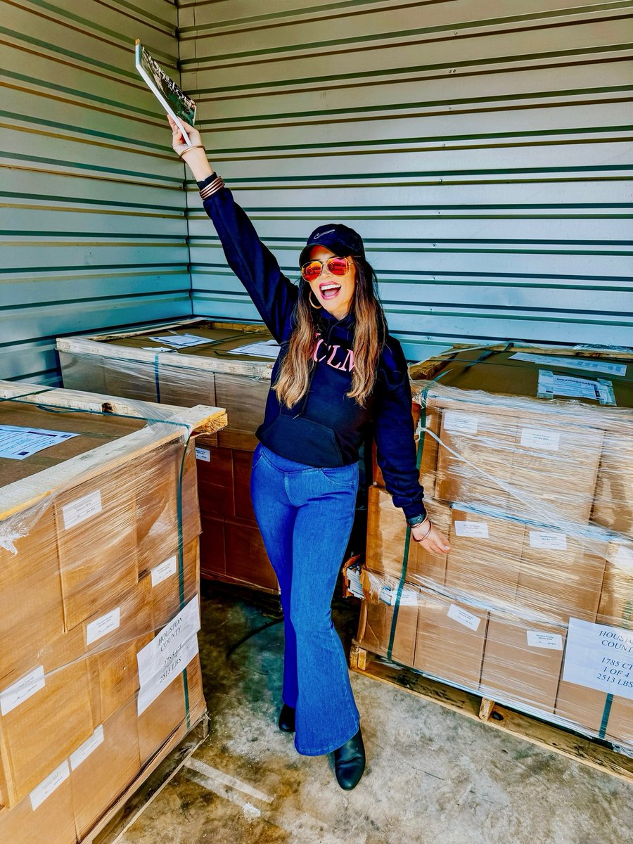 living_county's tweet photo. She’s HERE! 🎉

Our delivery guys have already started delivering!

Here’s to our 2024 Winter Issue circulating all over Houston County and surrounding areas! ✨

Hometown Living At Its Best 🧡
*tag us with your copy!
#houstoncountylivingmagazine
@tineeks https://t.co/sCksTJOSiV