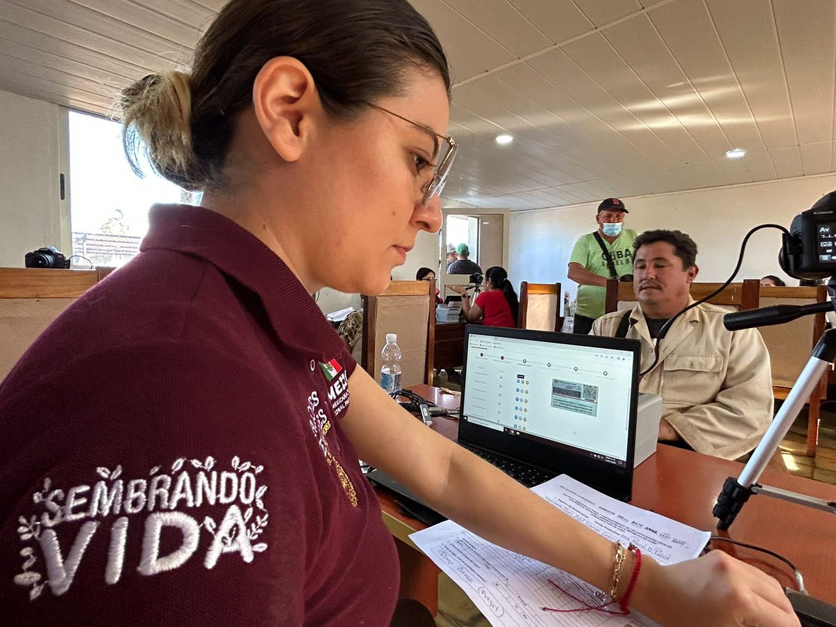 GSandovalSalas's tweet photo. ℹ️ En 2023, la @AMEXCID coordinó la ejecución de 480 proyectos de #CooperaciónInternacional para el Desarrollo: 267 recibidos mediante la colaboración de #DonantesTradicionales y #OrganismosInternacionales y 213 proyectos de #CooperaciónSurSur (92 de oferta, 106 horizontales y 15 triangulares) centrados a lo largo y ancho del mundo 🌎🌍🌏. 

Les invito a visitar nuestro #InformeDeLabores2023 en el siguiente  link : https://t.co/1l9pELsi6f