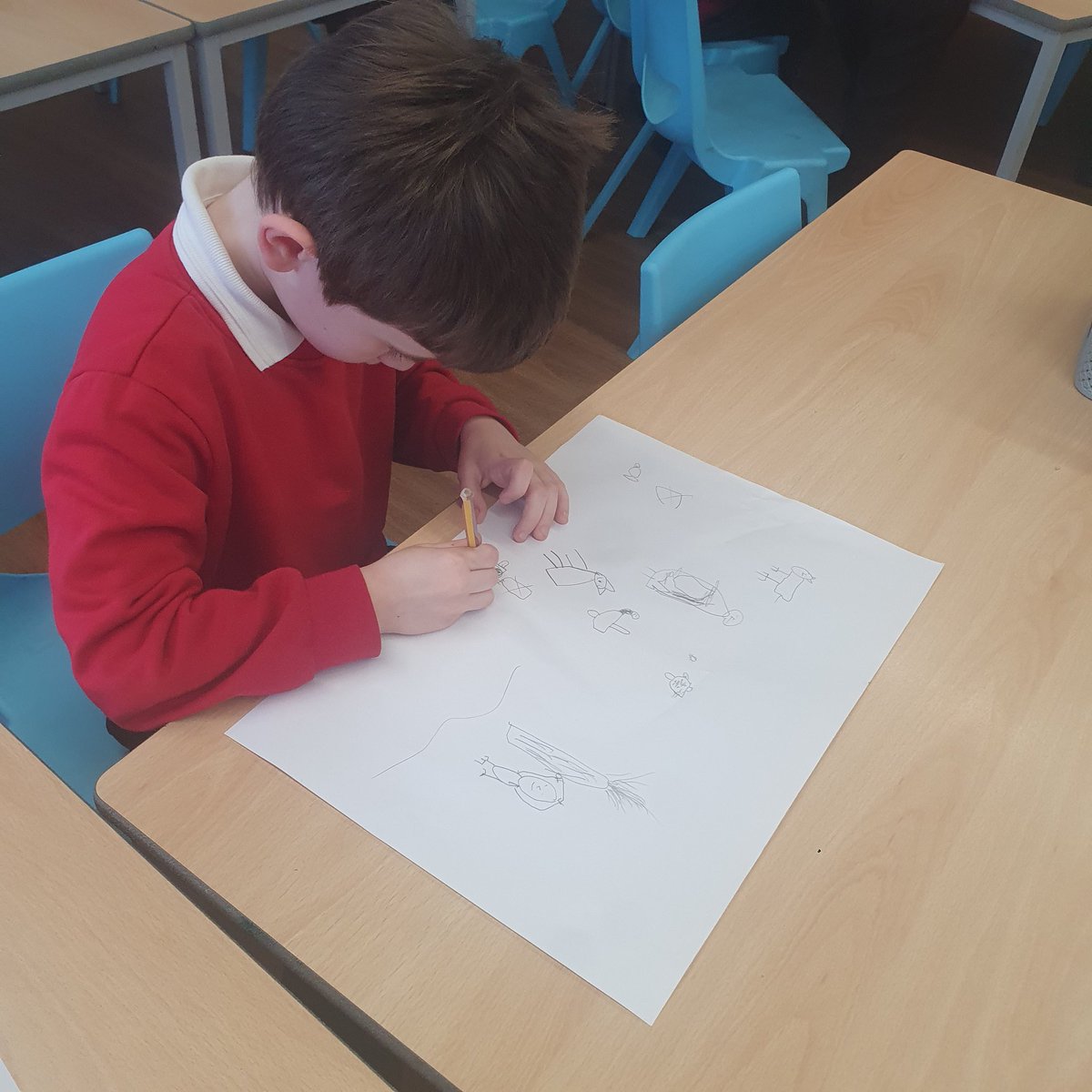 HMillSchool's tweet image. Team 1 are starting their new science unit with a challenge of naming and drawing as many animals as they can #sciencelearning #futurescientists