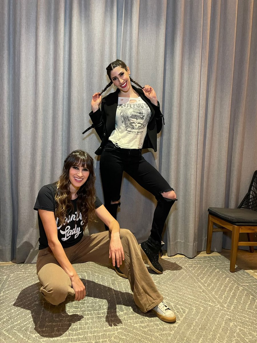 haashoficial's tweet photo. Mándame un mensaje de los buenos días … 😃 #LoQueUnHombreDeberíaSaber https://t.co/5ndScgVlpZ