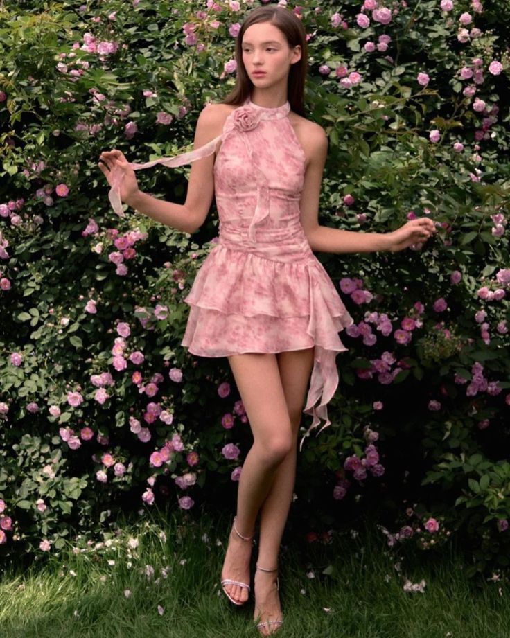 bymoongirl's tweet photo. Looks que a violetta usaria se a série fosse atual e não fosse da Disney, uma thread para sonhar https://t.co/tUnySVMURP