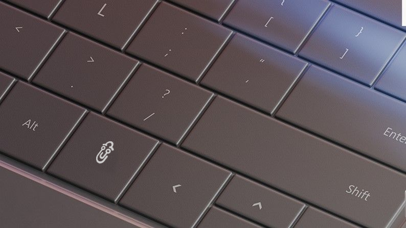 BREAKING: We obtained an exclusive photograph of the new AI assistant key on Windows keyboards 

( ref: blogs.windows.com/windowsexperie… )