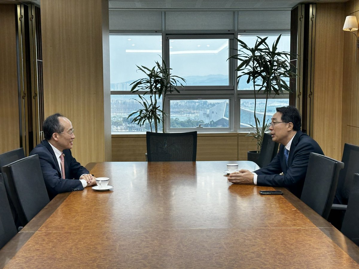 윤영찬 tweet media