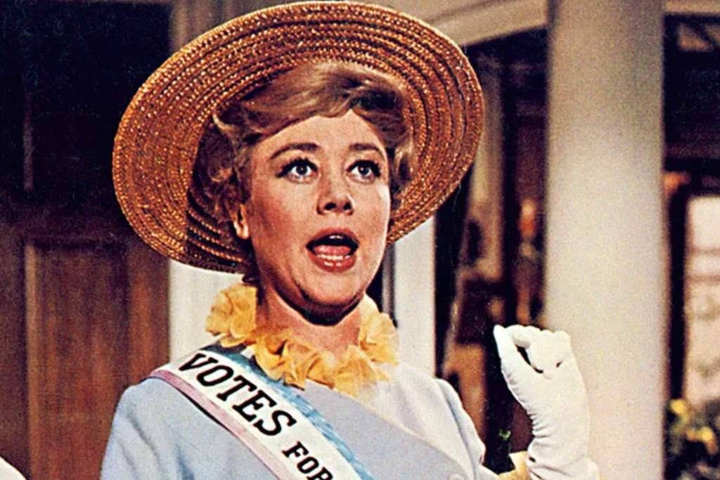 La enternecedora Winifred Banks de #MaryPoppins.
Nominada al #Oscar por #TresVidasErrantes. 
Y cantando esa maravillosa:
'Send in the Clowns' en el musical A Little Night Music de Broadway. D.E.P. Glynis Johns.