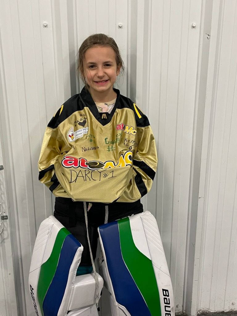 Our Gu11 @PmhaWarriors T1 starting off the new year with a win! Get Messy POG goes to Payton Hann and Golden Jersey award went to our netminder ,Darcy Baldwin! Way to go girls. Great start.