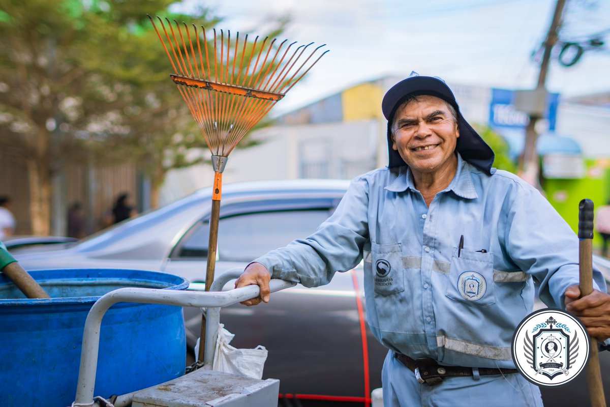 Nuestros equipos de Barrido de Calles trabajan día a día por mantener nuestra Ciudad limpia, hagamos conciencia de lo que botamos en las calles y aceras.

"La mejor ciudad no es la que mas basura recoge, es la que menos basura bota", Alcalde <a href="/MarioVasquezSV/">Mario Vásquez</a>.