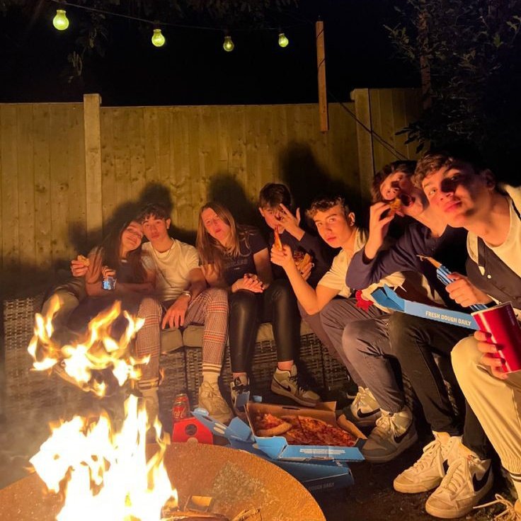 DANCERB0Y_'s tweet photo. Oii pessoass, eu e meus amigos criamos um squadzinho pra interagir, resenhar, fofocar e fazer de tudo mesmo. Quem tiver interesse em entrar é só clicar no like e rt aqui embaixo e comentar "in" que eu adiciono. https://t.co/tFYt6K0zXN