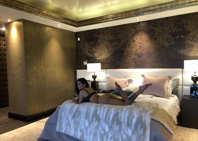 if you spend a night with me you would do ______ ? https://t.co/Ck8Df3F9vK