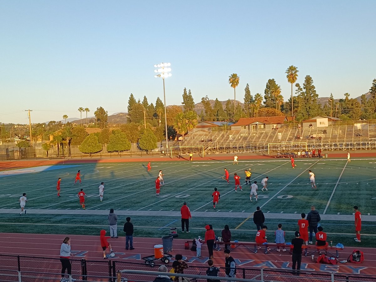 FinestLoyal's tweet photo. Beauty of a San Diego day to catch some local High school soccer action.⚽️👆 #ECVHS https://t.co/siUT1vaoLG