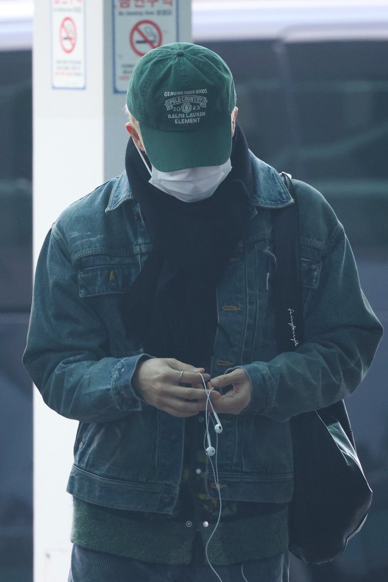 FairyBerryM's tweet photo. 240105 ICN출발

이어폰을 정리
귀여워ㅠㅠ

#마크 #MARK #MARKLEE #NCT #NCTDREAM #NCT127 #마버블 #마크버블 https://t.co/zghT4IM0Nh