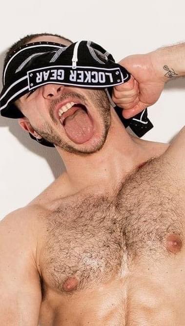 konradhawkins's tweet photo. Bonne. Nuit ‼️#gayfamily #gayboy #friennds https://t.co/ZhBm8sx9Yl