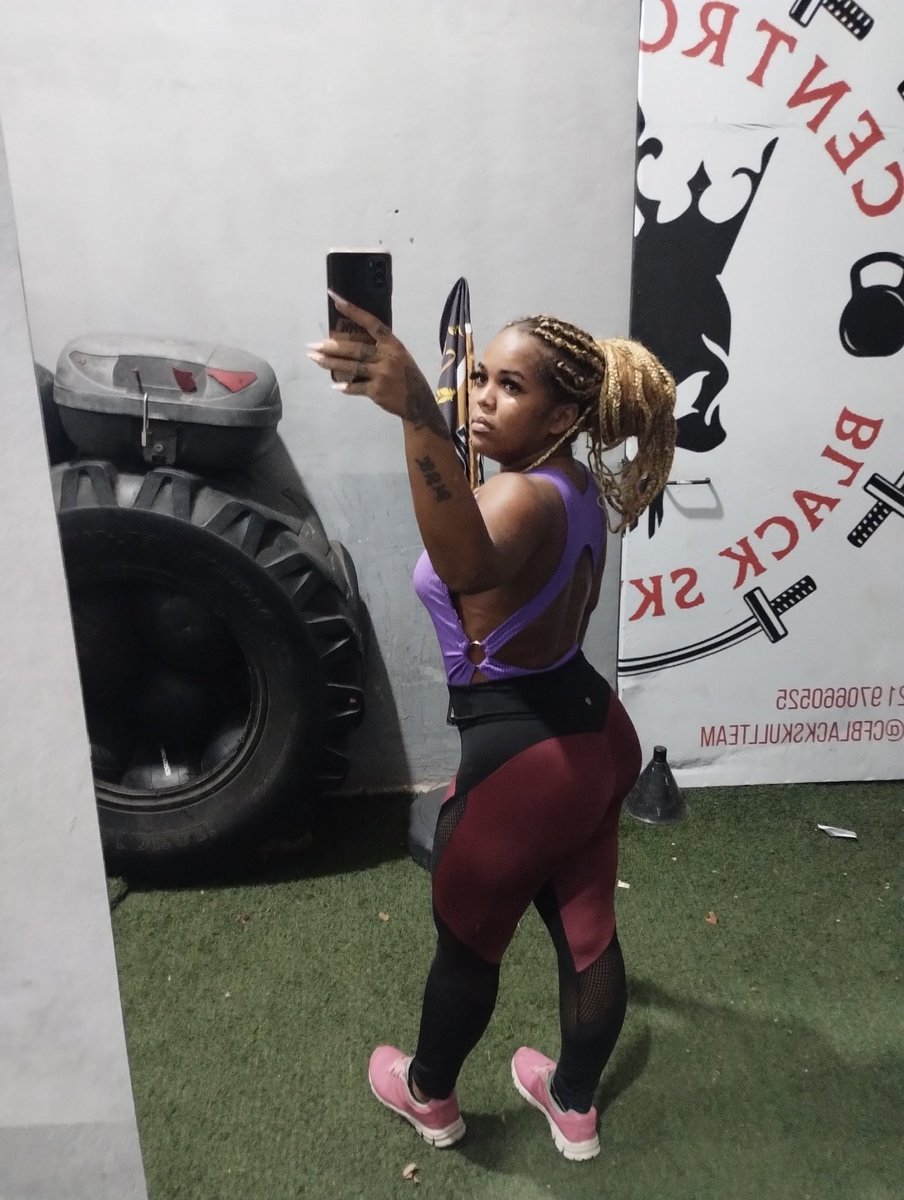 AfroThata's tweet photo. Sofrendo a dor da disciplina para não sofrer a dor do arrependimento 💀

De hj tá pago 🥵 https://t.co/dvvslTnMxN