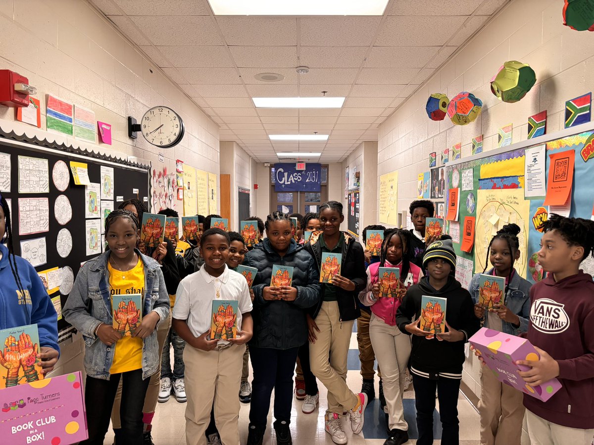 teachertaal's tweet image. Thank you @PTMGL for our book Amal Unbound ! Our scholars were engaged and interested in learning about life in Pakistan they learned a lot about the Pakistani history, traditions, and food! @APSDeerwood
