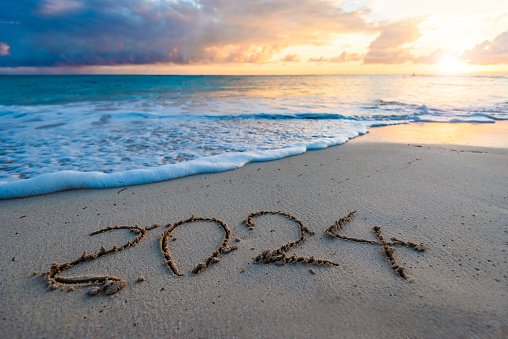 Warmest wishes for a healthy, prosperous 2024! When is your next visit? OBX is peaceful and pristine this time of year and makes for a perfect winter getaway! #rentalproperty #holidayrentals #holidayhome #beachlife #vacalife #vacalove #traveling #luxury #homeawayfromhome #cottage