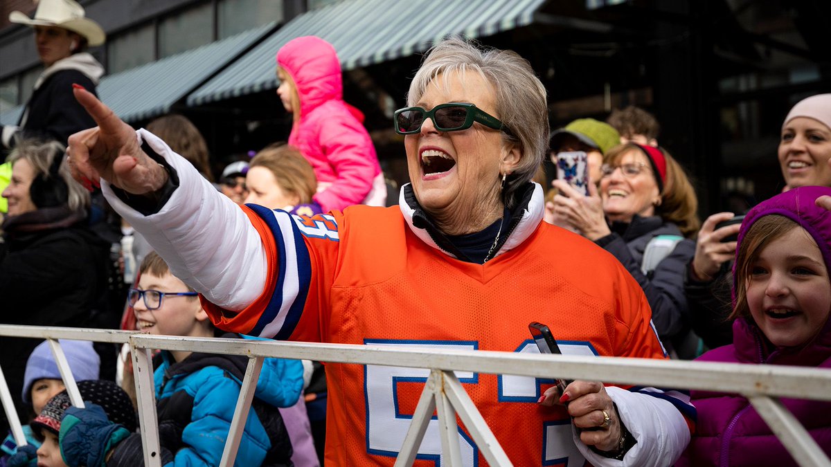#BroncosCountry took over the <a href="/NationalWestern/">National Western</a> Stock Show parade. 🤠

📸's » bit.ly/4aNOPDl