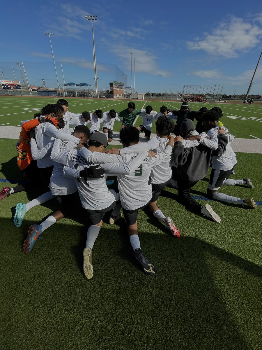 alexagwunobi06's tweet photo. Great shutout win vs Kempner 4-0. Love this team. @HHSFutbol @HHS_Canes @ladycanesvb @HHS_Canes @FBISDAthletics @tascosoccer @LethalSoccer 
Had a hat trick and an assist. https://t.co/ZpbMX1W6Oy