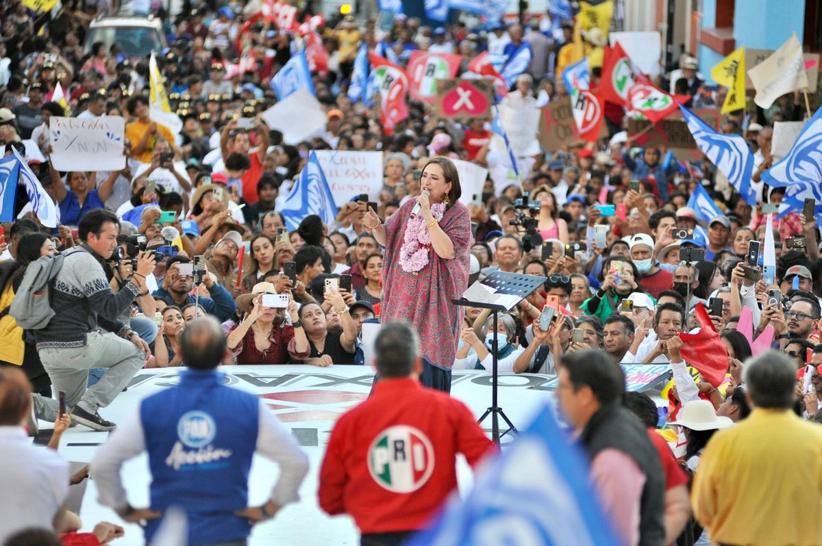 PRIOaxaca_'s tweet photo. #OaxacaConX está de fiesta con @XochitlGalvez, la mujer que hará posible que tu esfuerzo dé frutos en beneficio de tu familia y tu futuro.

#ElPRIConXóchitl
#FuerteComoTú
#MerecesMás

Mensaje dirigido a militantes y simpatizantes del PRI https://t.co/Ml5IBiczWQ