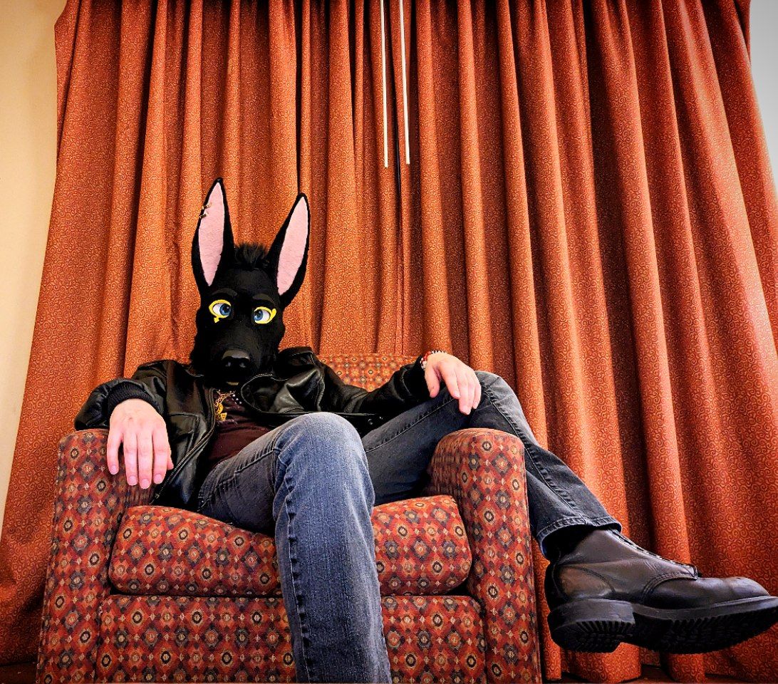 AlexeiJackal's tweet photo. Rough day? Come and talk with me, I'd love to listen. 😏

📸 @aerialiftstudio https://t.co/Pshm8te6Yl